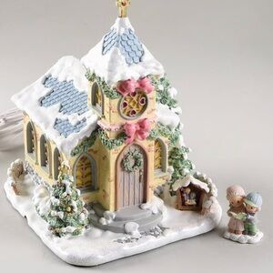 Precious Moments Hawthorne Christmas Village "Holy Night Chapel” Noel Church